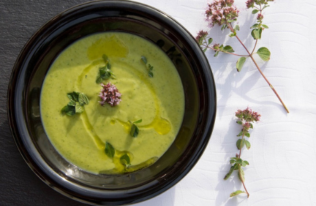 velouté de petits pois à l'huile essentielles de lavande