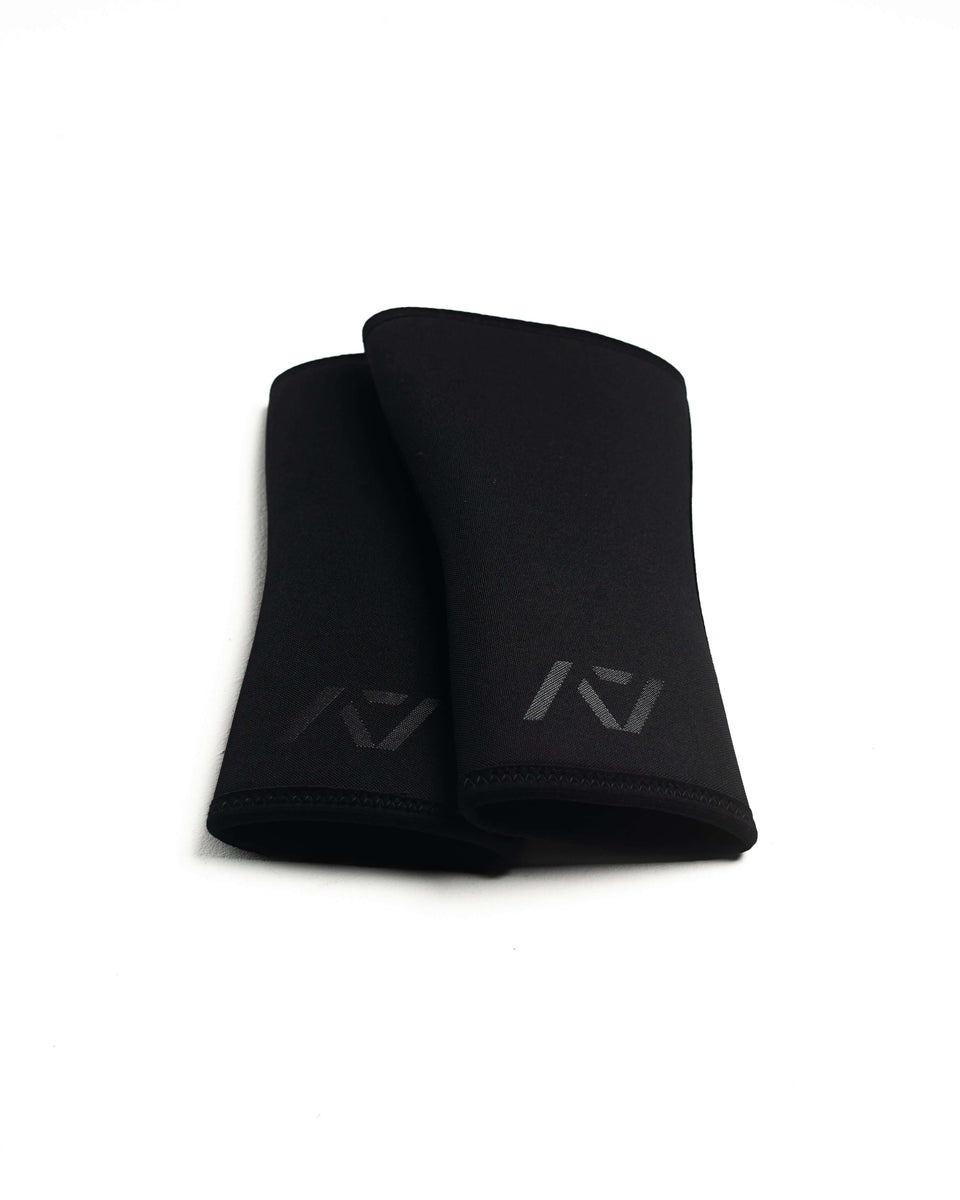 Hourglass Knee Sleeves - Stealth - Stiff (IPF Approved)