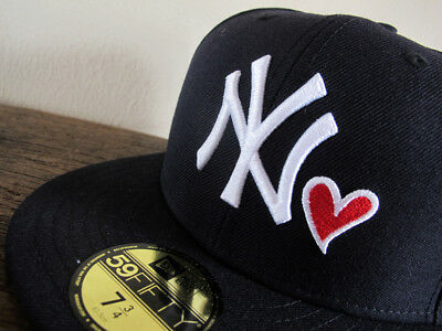 yankee fitted hat with heart