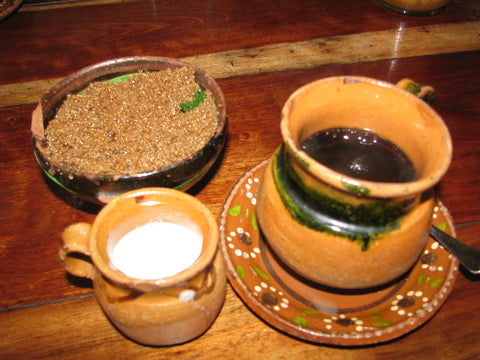 Traditional-style cafe de olla, served in Cancun, c. 2007 (credit: Flickr user Lorenia https://www.flickr.com/photos/lorenia/2102620964)