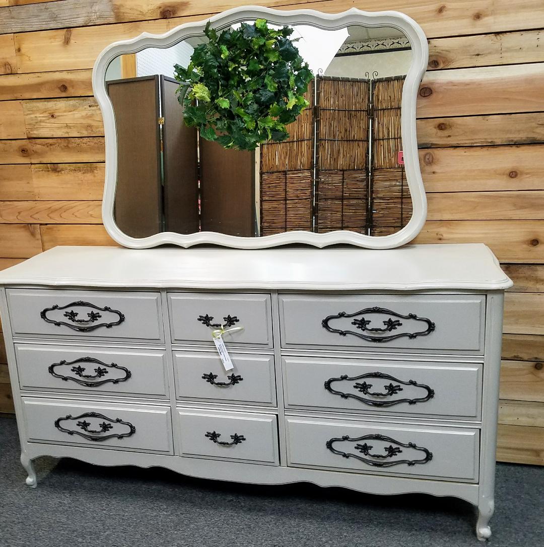 Vintage French Provincial 9 Drawer Dresser with Mirror Possibilities