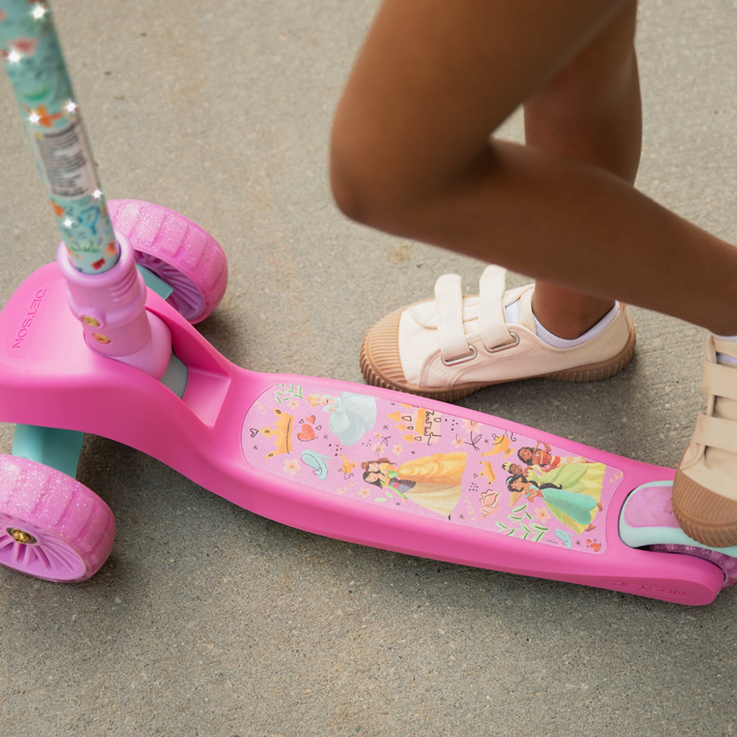 3-Wheel Deluxe Light-Up Kick Scooter – Favorite Characters Editions