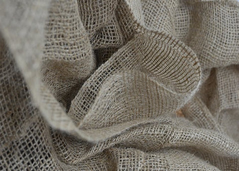 Tissu gris en jute une matière éco-responsable