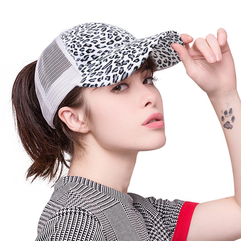 Casquette femme SAVAGE avec ouverture pour chignon et queue de cheval