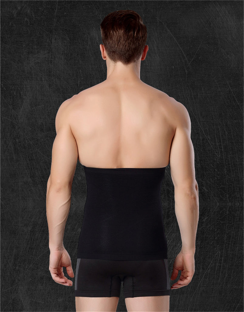 Un bel homme musclé de côté porte une ceinture minceur de compression amincissante BELLY.STRETCH pour cacher son surplus de gras