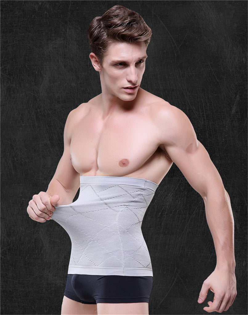 Un bel homme musclé de côté porte une ceinture minceur de compression BELLY.STRETCH pour paraitre plus mince