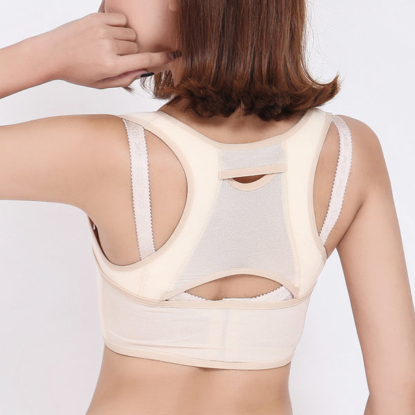 une femme porte un corset Body Shaper correcteur de posture naturel