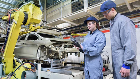 ¿Cuáles son las tendencias de contratación en la industria automotriz?