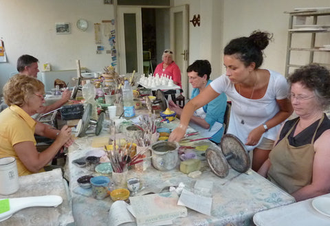 A fun and educational activity for many friends who have joined us in Italy is a lesson in painting ceramics by Laura Tomassini in her uncle's workshop in Deruta.