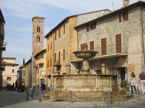 Deruta's simple fountain in the main piazza