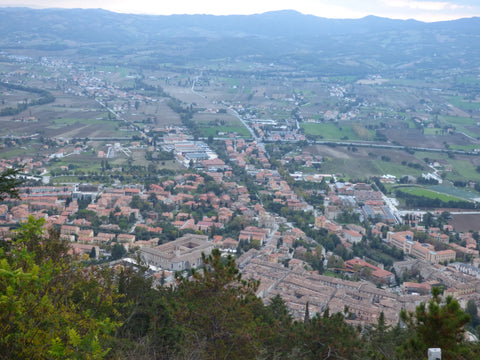 Spectacular views of Gubbio and countryside