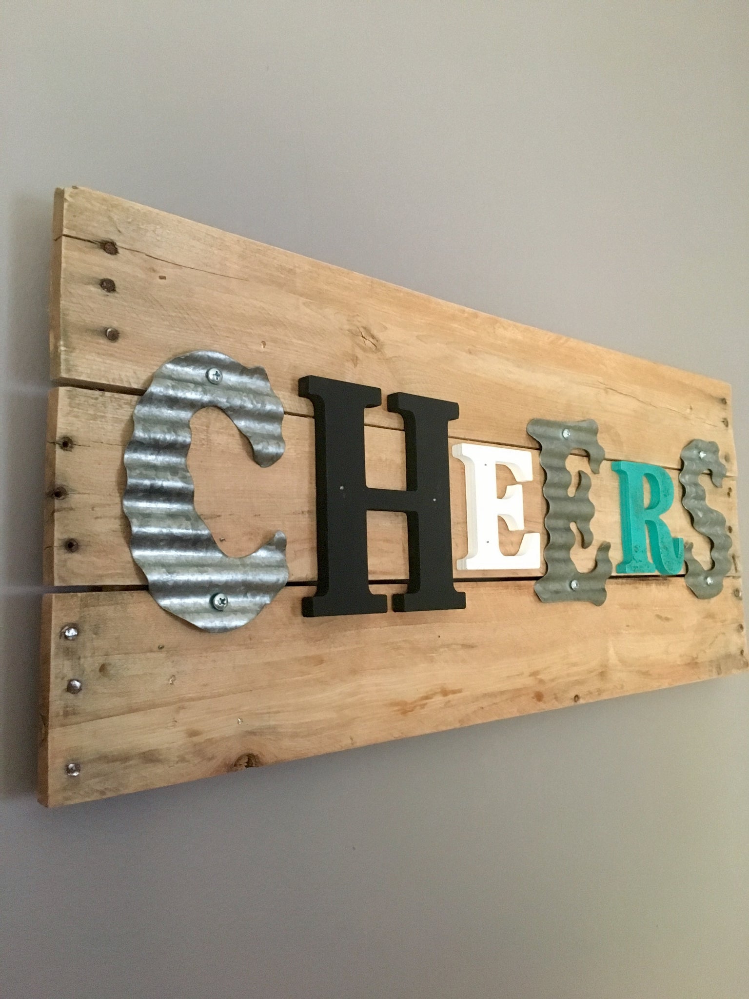 7 Of The Best Farmhouse Wood Signs For Your Kitchen