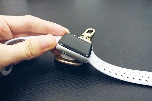 Lexuma 辣數碼 How to Charge Apple Watch with XTAG apple watch portable charger place it on magnetic charging module