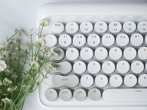 white wireless gaming keyboard for mac