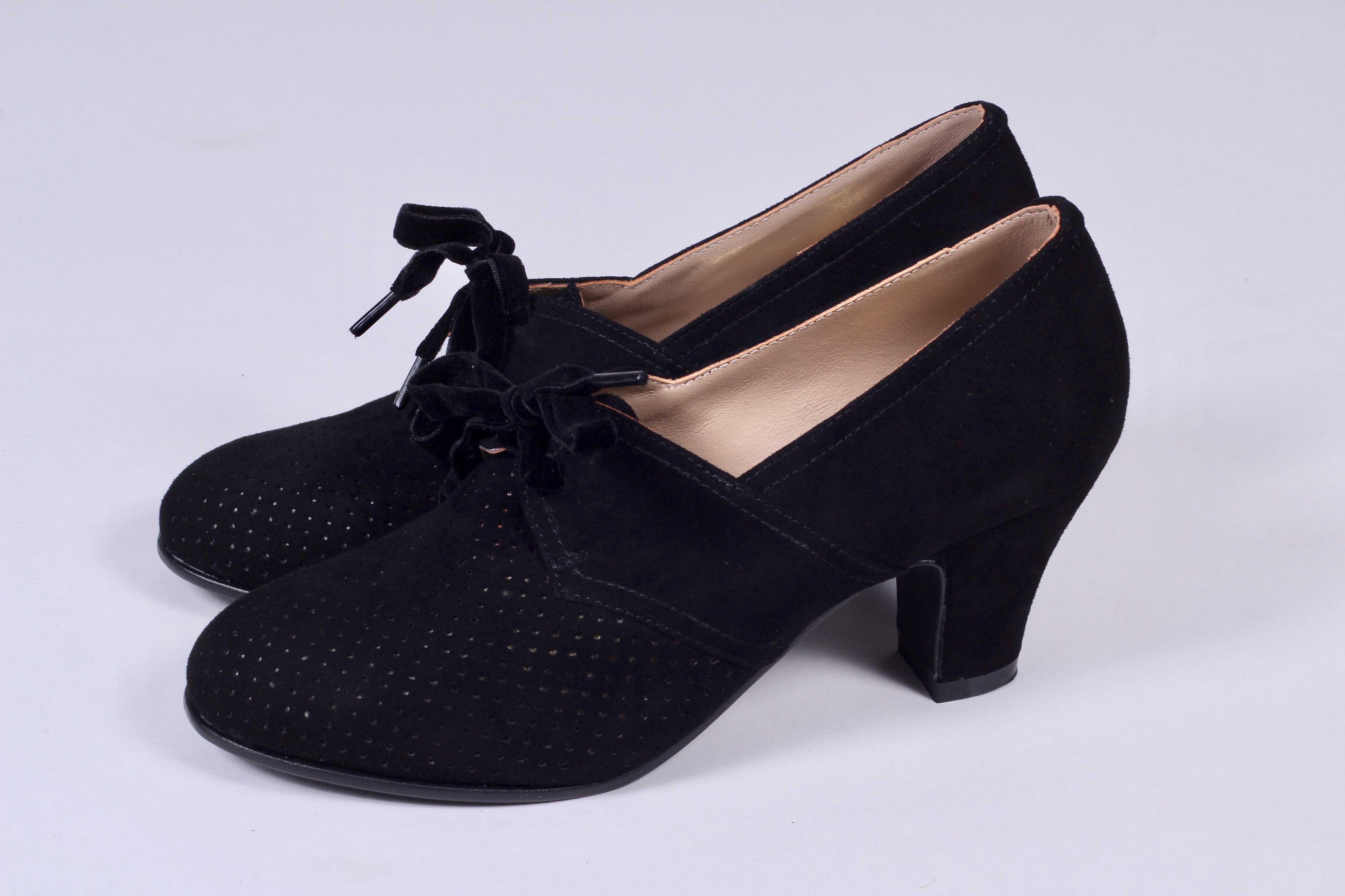 Black vintage shoes - vintage style pumps in suede – memery