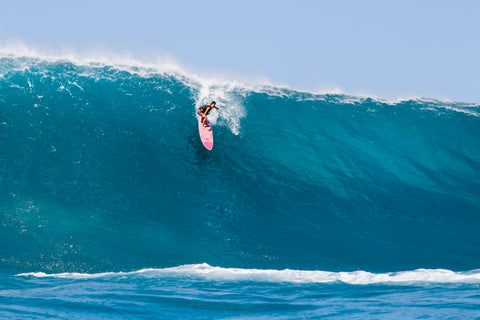makani surfing big wave in hawaii