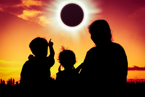 shilouette of family viewing eclipse