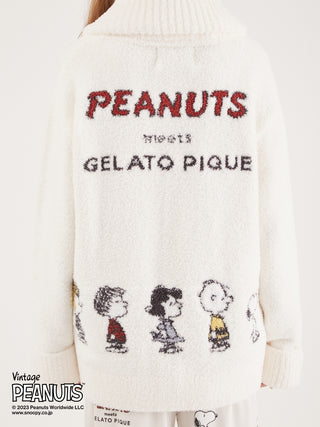 A UNISEX shawl cardigan with All Stars PEANUTS by Gelato Pique US. A shawl cardigan made of fluffy powder fabrics with signature of gelato pique with SKU: PUNT231079