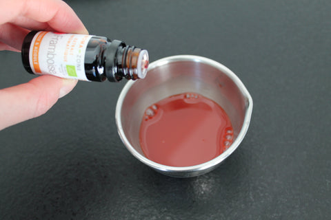 troisième étape ajouter l'extrait aromatique naturel de framboise bio