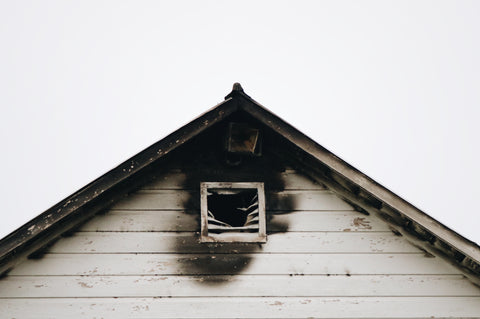 A roof burnt during a house fire