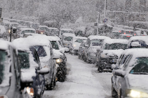 Heavy snowfall during traffic