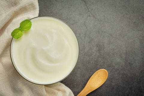 Yogurt-mask-for-aging-skin