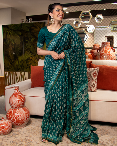 Buy Plain Sarees Online: Gorgeous Collection at Amazing Prices | Utsav  Fashion