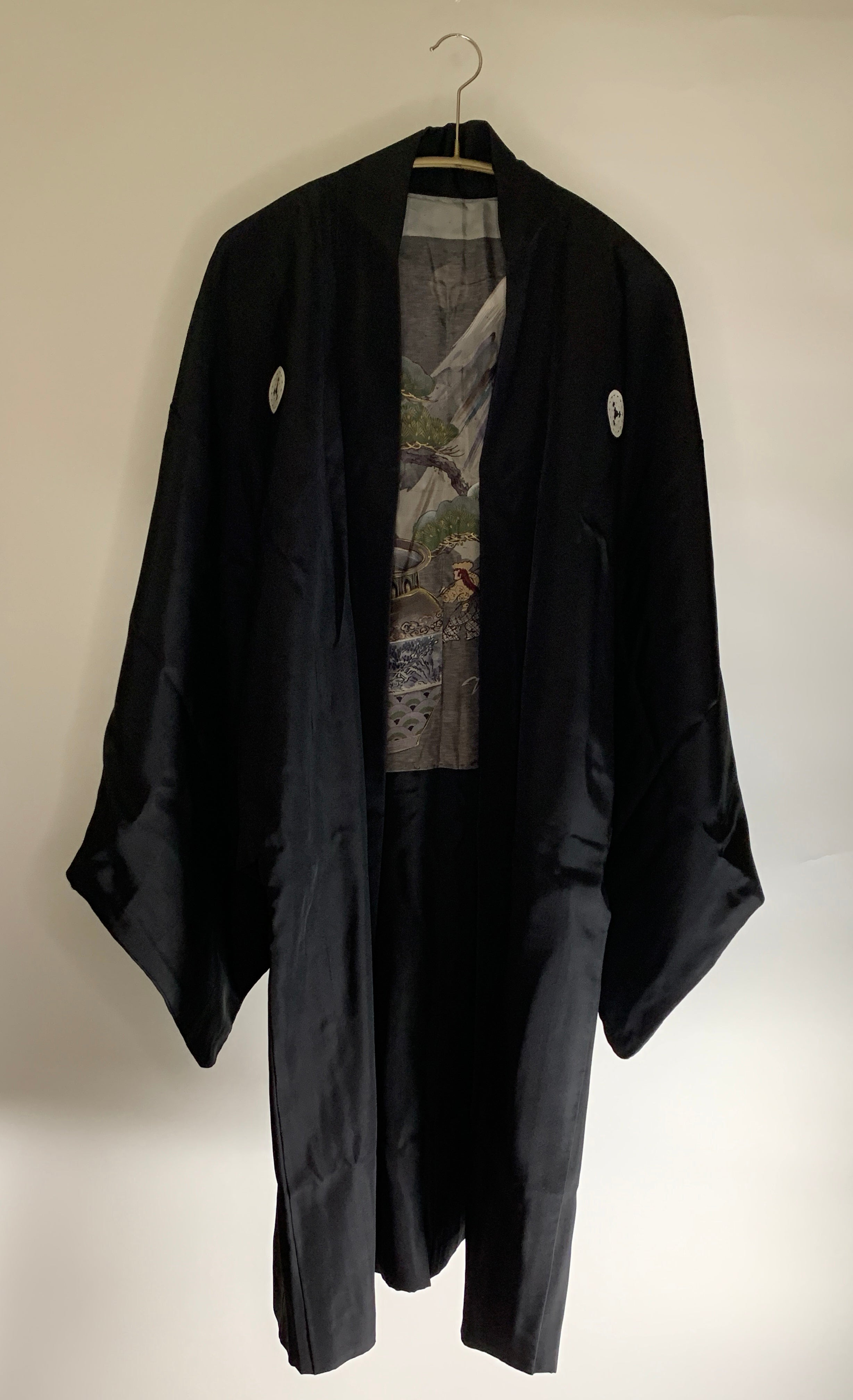 Vintage Black Fuji Silk Haori Kimono – Mitsume Bookshop