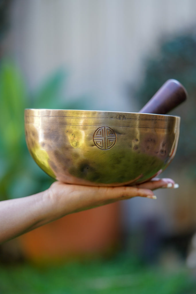 Full Moon Singing Bowl - Made on Full Moon Energy – Lucky Thanka