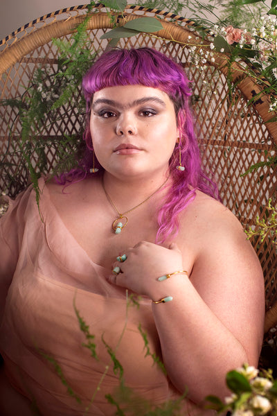 cydni akbar body positivity advocate speaks about her unibrow, alternative fashion and ethical shopping with forage design 