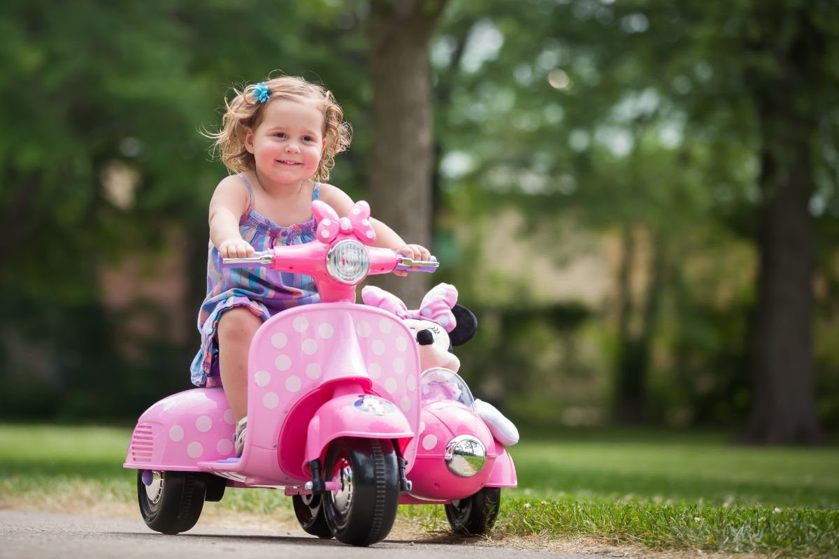 6v minnie mouse scooter with sidecar