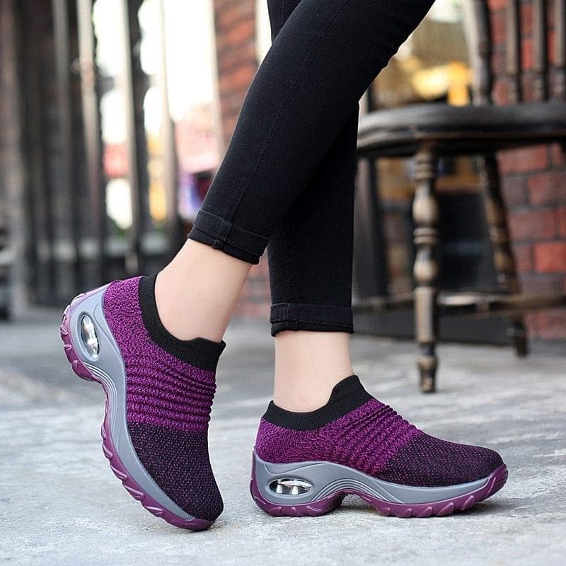  2020 Frühlings-Frauen-Turnschuhe Flache Slip-On-Plattform-Turnschuhe für Frauen Schwarze atmungsaktive Mesh-Socken-Turnschuhe 