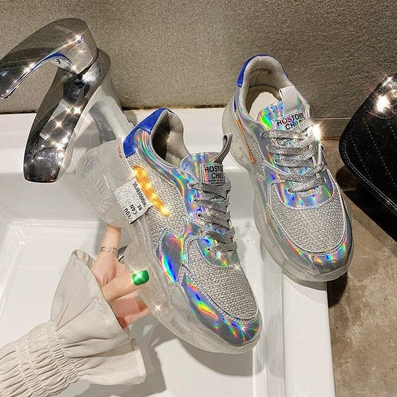  Kristall Turnschuhe Frauen Wohnungen Schuhe Neue Dicke Unterseite Erhöhen Wanderschuhe Mode Laser Dazzle Jelly Freizeitschuhe Frauen 