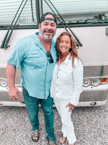 Gwendolyn Surprises Lee Brice With His Favorite Cake – The Cake Bake Shop®