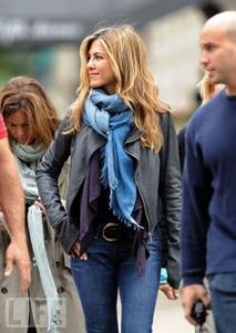 jennifer anniston with scarf