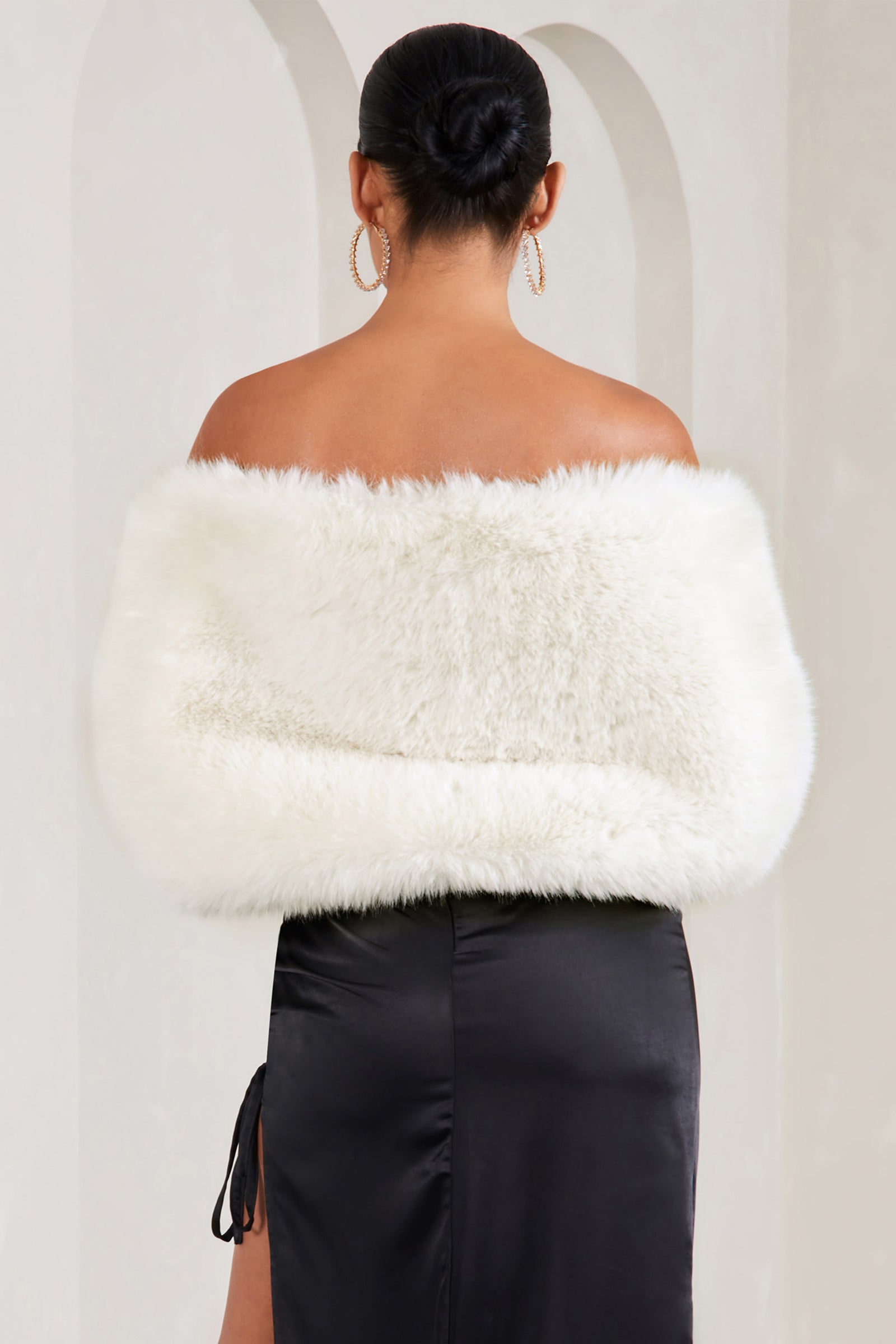 Slopeside Cream Long Belted Faux Fur Coat – Club L London - UK