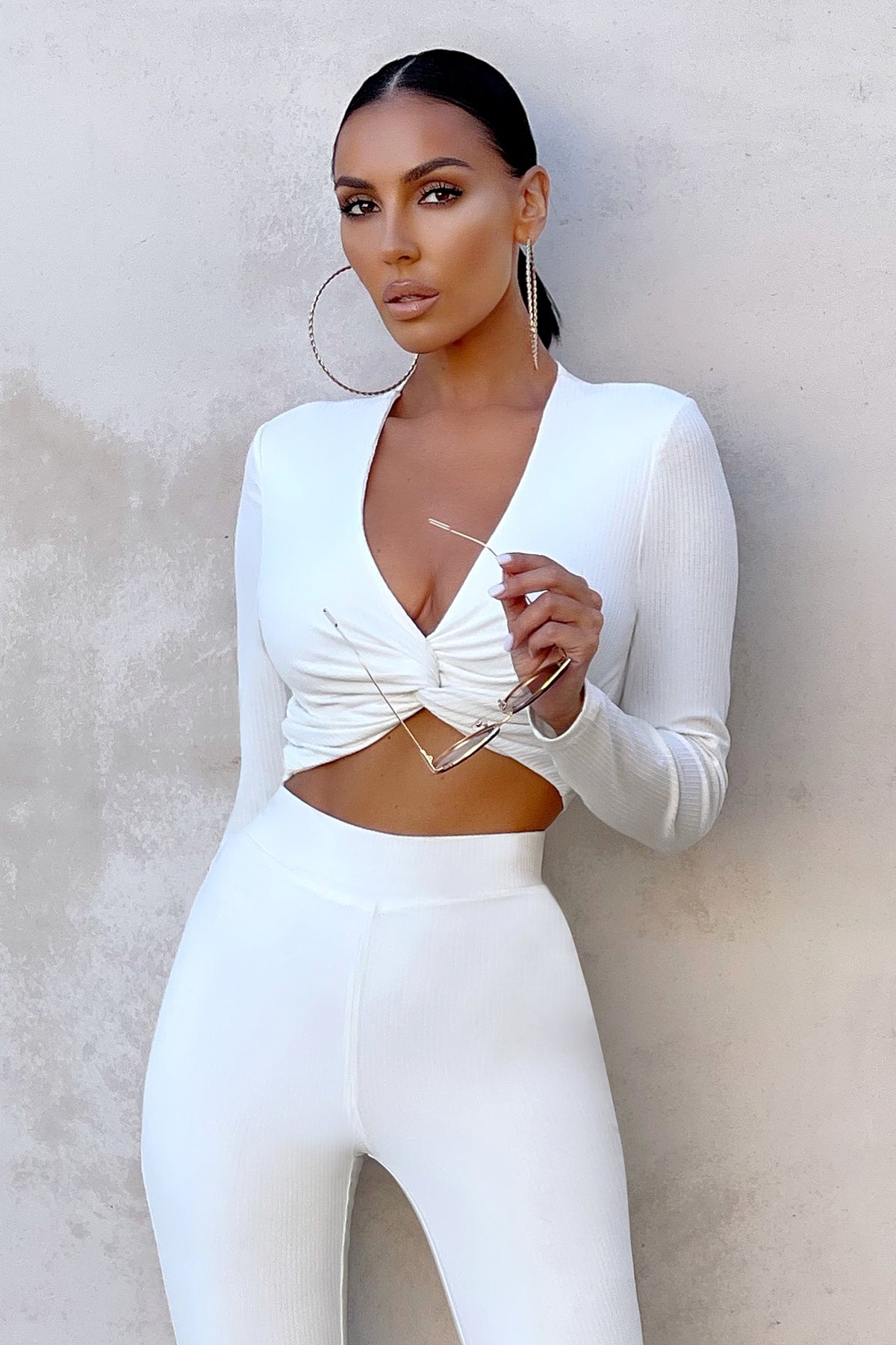 acceptabel Putte trådløs Don't Get It Twisted Off White Long Sleeve Twist Front Crop Top – Club L  London - UK