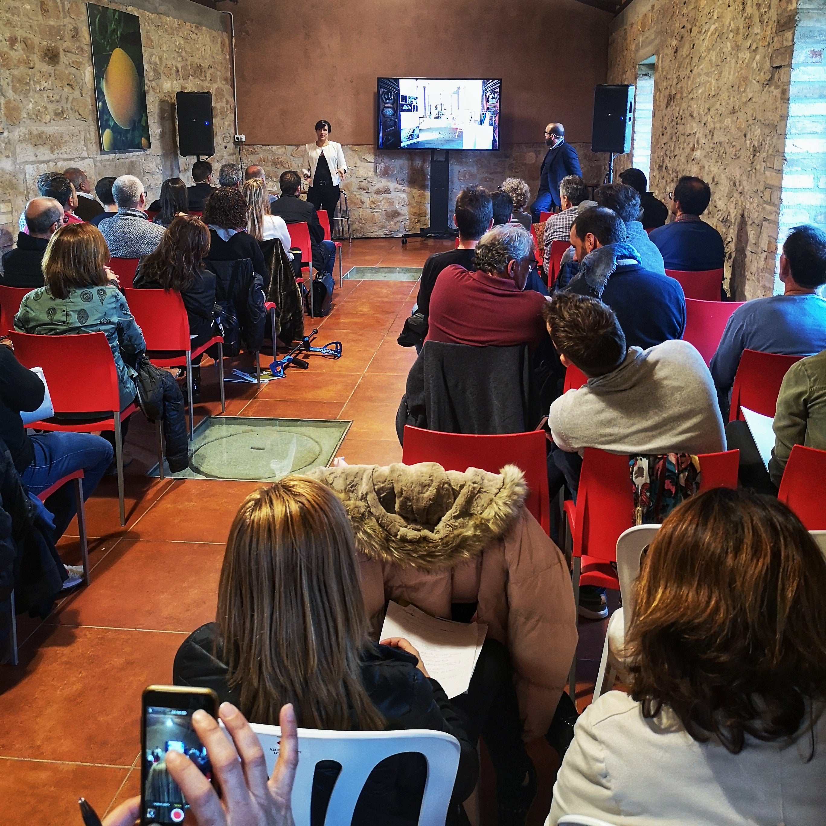 Ariadna Grau presenting ed'o Olive Oil Case Study at Arbequina Symposium