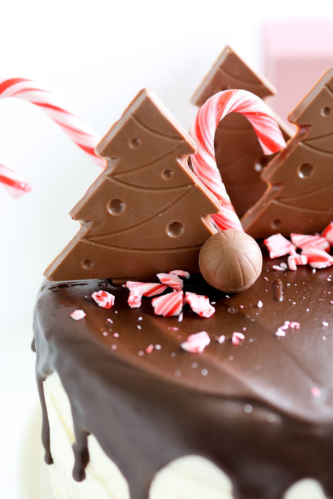 A Christmas version of the Woolworths chocolate cake hack