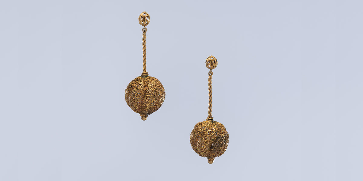 16th century gold earrings from India