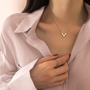 v necklace silver