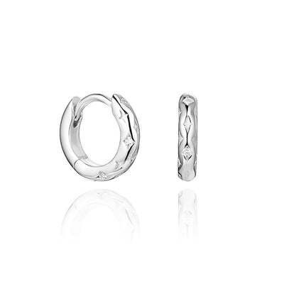 Orecchini Huggie con stelle scintillanti in argento