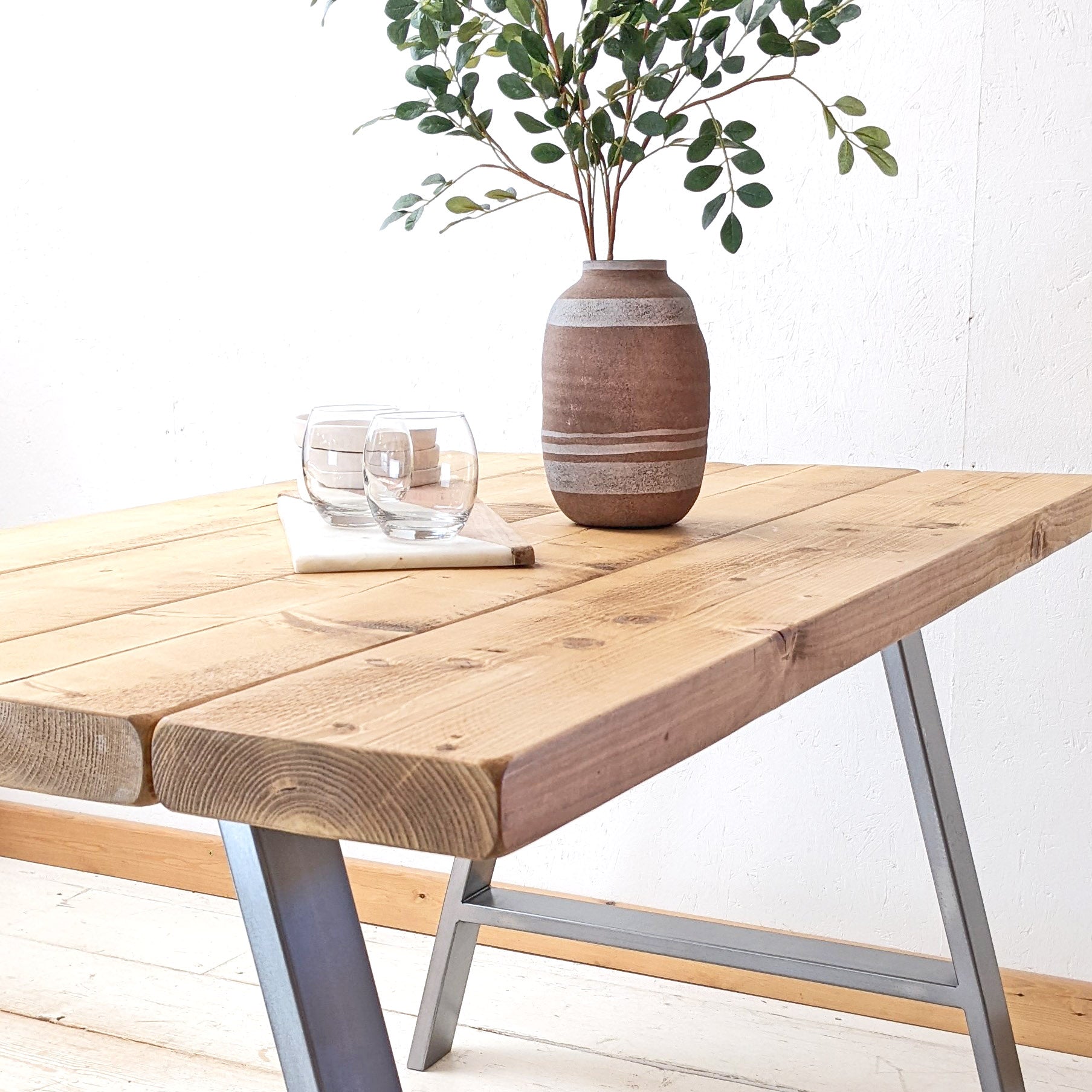 oak wooden table