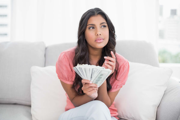 girl counting savings from dynasty purchase mattress