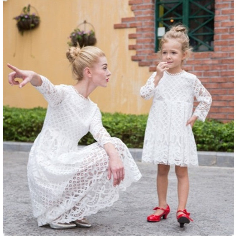 mom and child matching dresses