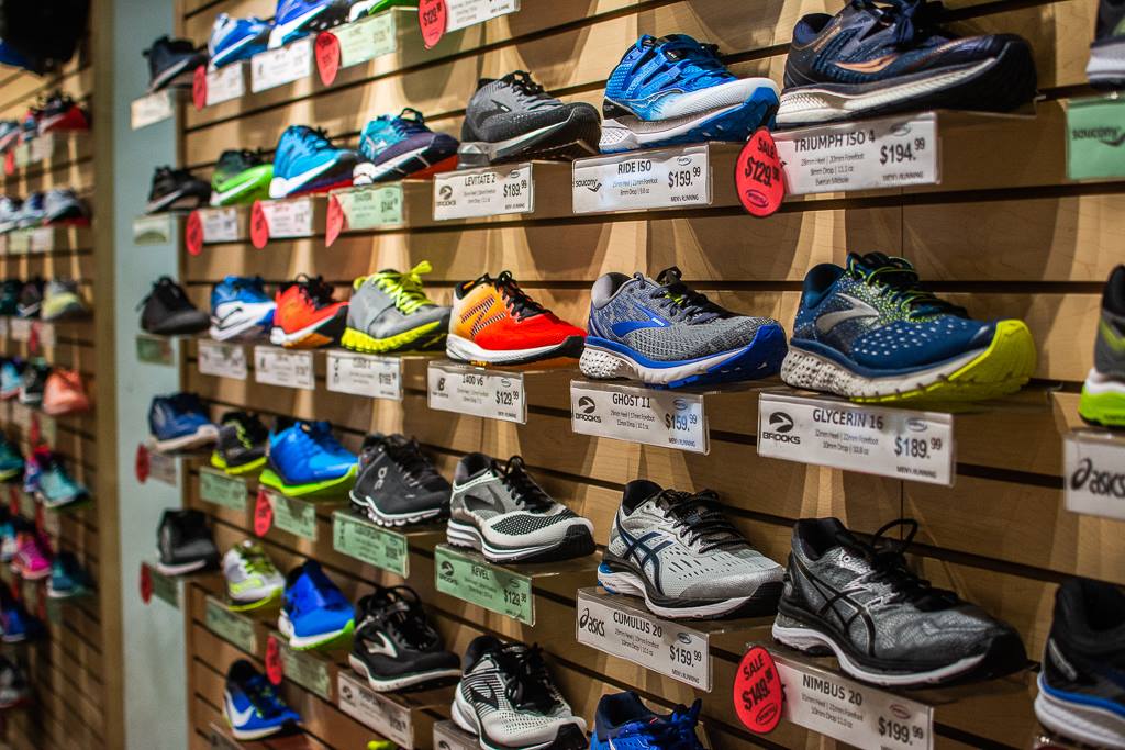 brooks store shoes