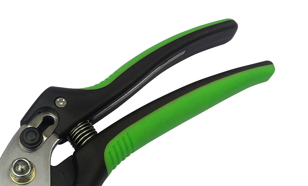 The ergonomic handle of ECOgardener 8 inch Pruning Shears