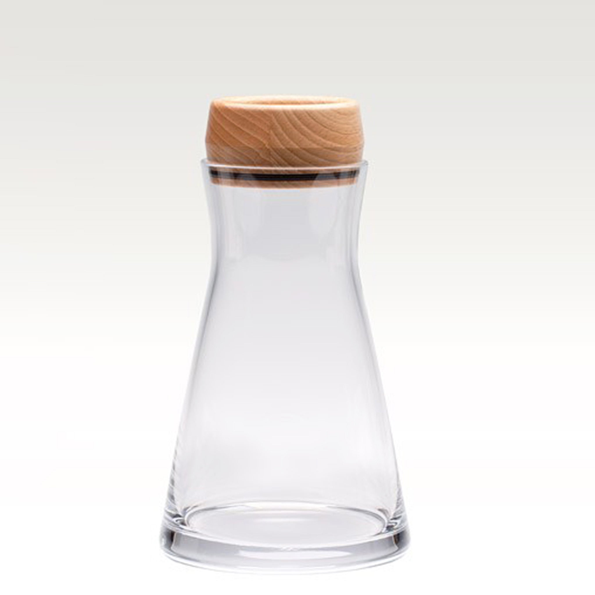 Avva Carafe and Stopper. The mouthblown crystal Avva Carafe echoes the Avva series' focus on complementary angles and is the perfect addition to our Avva Tumblers and Whisky Lover.