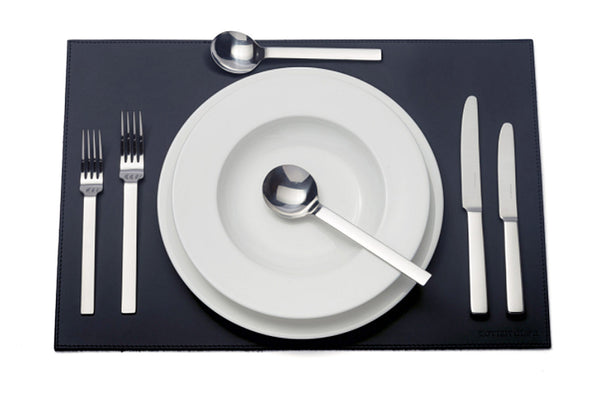 Odeon six-piece cutlery place setting: 1 table knife 1 dessert knife 1 table fork 1 dessert fork 1 soup spoon 1 dessert spoon. PRODUCT CODE 4991216.