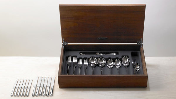 David Mellor Design Pride silver plate 88-piece cutlery canteen walnut. SKU 4993073. Now an acknowledged modern classic, the gently tapered hollow knife handles, delicate curves and refined proportions give ‘Pride’ its exceptional beauty and understated elegance.